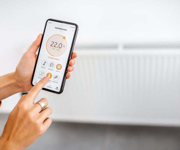 Controlling heating with a smart phone at home